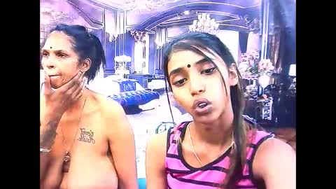 Snapshot of indiansexyslender4u2luv chatting on October 31, 5:52 am indiansexyslender4u2luv online show from October 31, 5:52 am