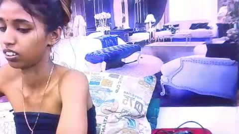 Snapshot of indiansexyslender4u2luv chatting on November 21, 5:17 am indiansexyslender4u2luv online show from November 21, 5:17 am