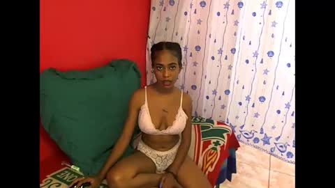 indianvixen07 online show from February 22, 4:05 pm