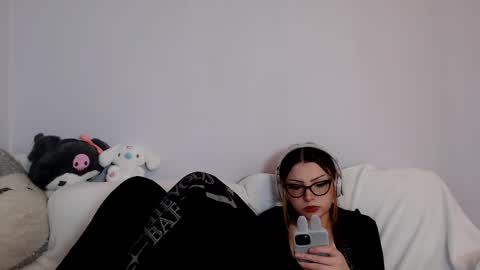 Snapshot of indigoelle chatting on March 10, 10:24 pm Indigo Elle online show from March 10, 10:24 pm