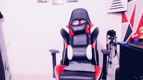 Snapshot of indomitablebeast chatting on December 20, 7:01 am matias online show from December 20, 7:01 am