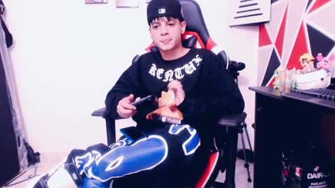 Snapshot of indomitablebeast chatting on February 7, 7:40 am matias online show from February 7, 7:40 am