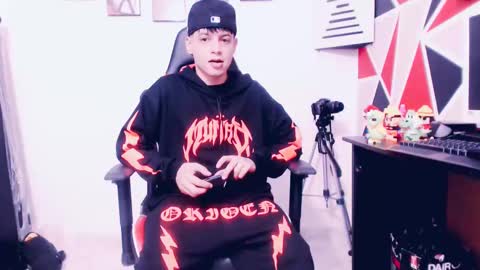 Snapshot of indomitablebeast chatting on March 8, 5:17 am matias online show from March 8, 5:17 am