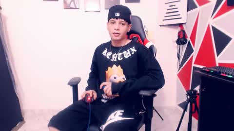 Snapshot of indomitablebeast chatting on November 30, 10:03 pm matias online show from November 30, 10:03 pm