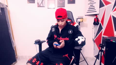 Snapshot of indomitablebeast chatting on December 16, 4:17 am matias online show from December 16, 4:17 am