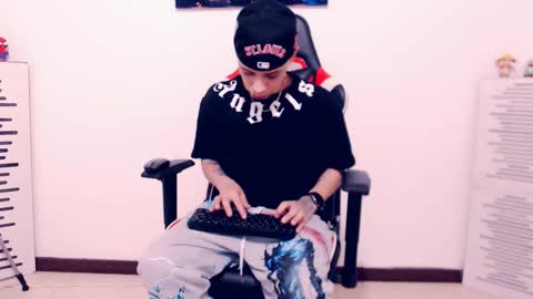 Snapshot of indomitablebeast chatting on March 22, 12:47 am matias online show from March 22, 12:47 am