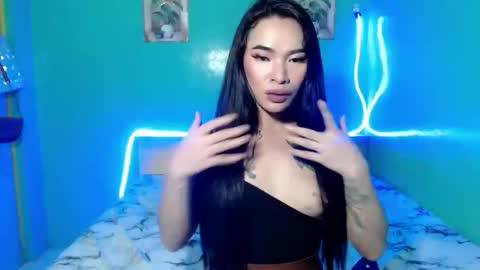 Mae online show from April 18, 8:42 pm