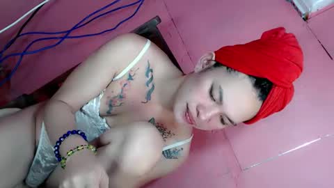 Snapshot of indra_mae chatting on June 5, 8:53 am Mae online show from June 5, 8:53 am