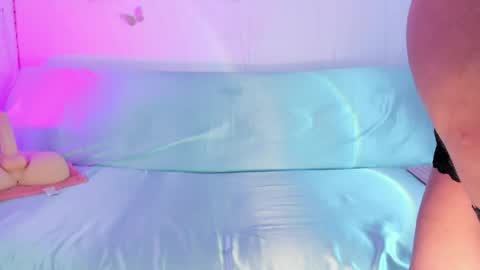 Snapshot of ineedmydaddy_ chatting on June 5, 1:23 am Luna online show from June 5, 1:23 am