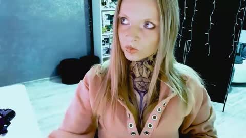 Snapshot of inesdesire chatting on September 18, 8:16 am InesDesire online show from September 18, 8:16 am