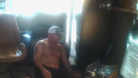 init2dentit online show from March 11, 8:59 pm