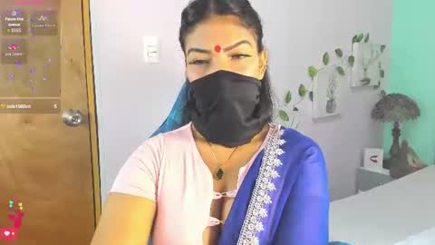 Snapshot of iniya_parul chatting on June 13, 2:04 pm Iniya online show from June 13, 2:04 pm