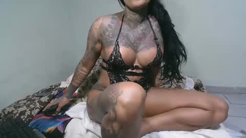 Snapshot of ink_bella chatting on October 7, 10:01 am ink bella online show from October 7, 10:01 am