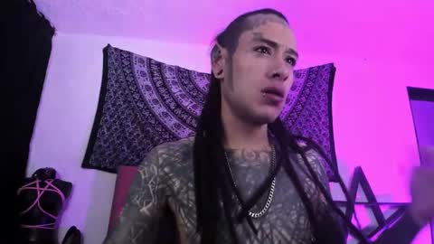 Snapshot of ink_u_buzz chatting on December 26, 4:21 am Dani online show from December 26, 4:21 am