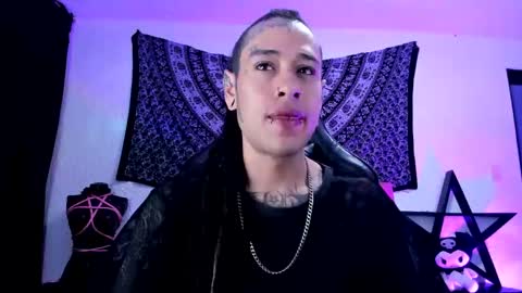 Snapshot of ink_u_buzz chatting on January 1, 5:11 am Dani online show from January 1, 5:11 am