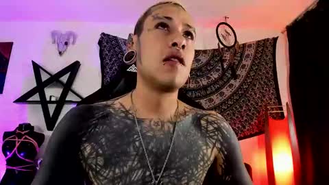 Snapshot of ink_u_buzz chatting on October 5, 5:06 am Dani online show from October 5, 5:06 am