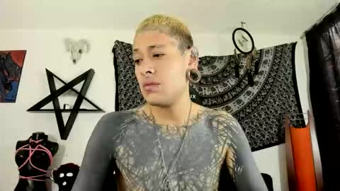 Snapshot of ink_u_buzz chatting on October 5, 6:50 pm Dani online show from October 5, 6:50 pm