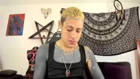 Snapshot of ink_u_buzz chatting on October 19, 2:50 pm Dani online show from October 19, 2:50 pm