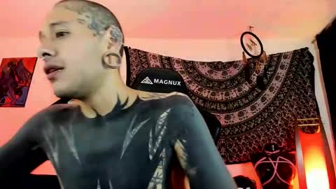 Snapshot of ink_u_buzz chatting on November 18, 11:59 pm Dani online show from November 18, 11:59 pm