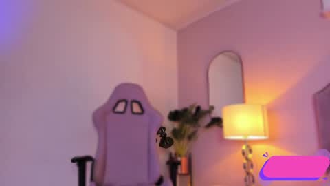 Snapshot of innana_babe chatting on December 20, 7:55 am Innana  online show from December 20, 7:55 am