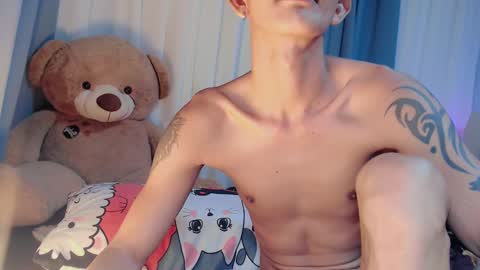 Snapshot of innocent_twinkxx chatting on December 16, 10:03 pm calvin online show from December 16, 10:03 pm