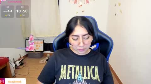 Luna        online show from February 20, 9:59 pm