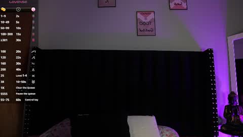 innocenthazel online show from August 7, 2:57 am