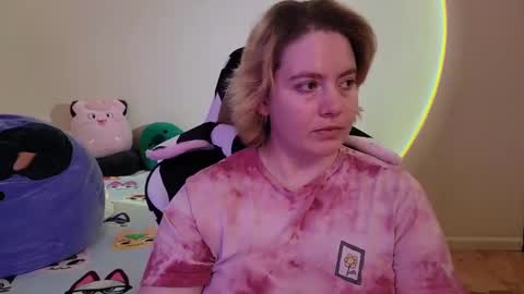 Snapshot of internetfairy_xo chatting on December 13, 8:26 pm Faye online show from December 13, 8:26 pm