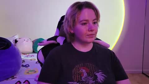 Snapshot of internetfairy_xo chatting on December 22, 2:06 pm Faye online show from December 22, 2:06 pm