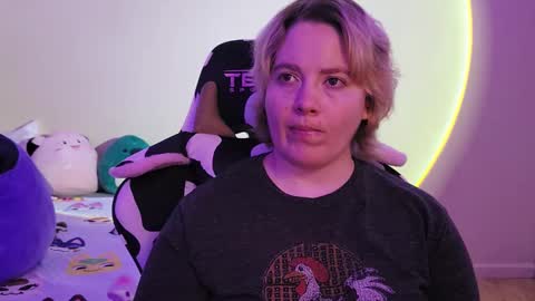 Snapshot of internetfairy_xo chatting on December 22, 5:10 pm Faye online show from December 22, 5:10 pm