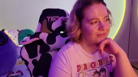 Snapshot of internetfairy_xo chatting on December 24, 4:33 am Faye online show from December 24, 4:33 am