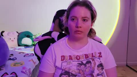 Snapshot of internetfairy_xo chatting on December 24, 11:06 am Faye online show from December 24, 11:06 am