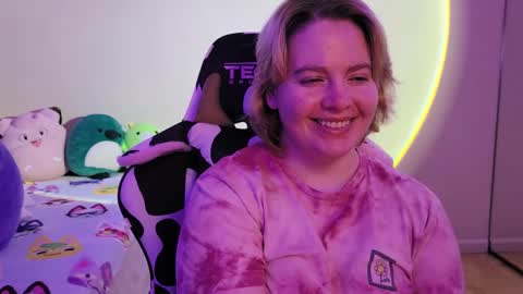 Snapshot of internetfairy_xo chatting on December 29, 3:13 pm Faye online show from December 29, 3:13 pm