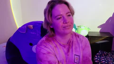 Snapshot of internetfairy_xo chatting on January 1, 8:35 am Faye online show from January 1, 8:35 am