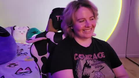 Snapshot of internetfairy_xo chatting on January 19, 12:06 pm Faye online show from January 19, 12:06 pm