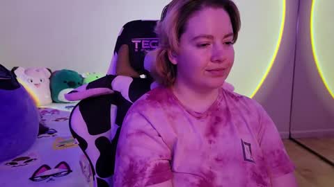 Snapshot of internetfairy_xo chatting on January 22, 6:10 am Faye online show from January 22, 6:10 am