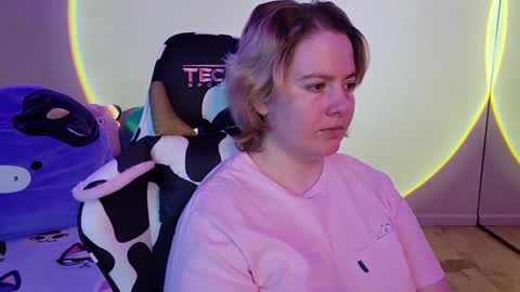 Snapshot of internetfairy_xo chatting on January 31, 2:48 am Faye online show from January 31, 2:48 am