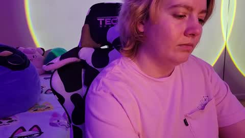 Snapshot of internetfairy_xo chatting on January 31, 9:27 am Faye online show from January 31, 9:27 am