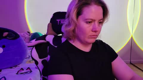 Snapshot of internetfairy_xo chatting on February 4, 4:15 am Faye online show from February 4, 4:15 am