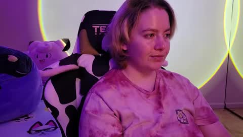 Snapshot of internetfairy_xo chatting on February 11, 8:26 am Faye online show from February 11, 8:26 am