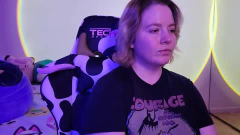 Snapshot of internetfairy_xo chatting on February 23, 2:25 pm Faye online show from February 23, 2:25 pm