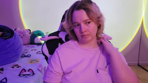 Snapshot of internetfairy_xo chatting on February 27, 10:15 am Faye online show from February 27, 10:15 am