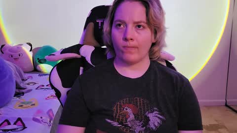 Snapshot of internetfairy_xo chatting on February 28, 5:26 am Faye online show from February 28, 5:26 am