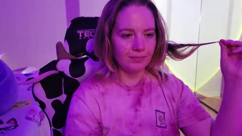 Snapshot of internetfairy_xo chatting on October 12, 1:48 am Faye online show from October 12, 1:48 am