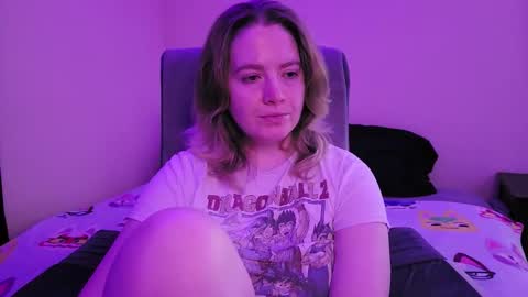 Snapshot of internetfairy_xo chatting on November 1, 3:52 am Faye online show from November 1, 3:52 am