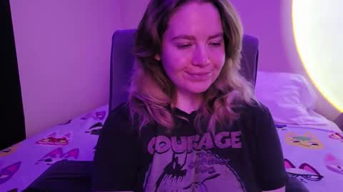 Snapshot of internetfairy_xo chatting on December 3, 7:27 am Faye online show from December 3, 7:27 am