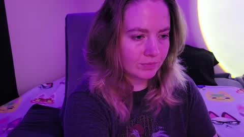 Snapshot of internetfairy_xo chatting on December 21, 6:20 am Faye online show from December 21, 6:20 am