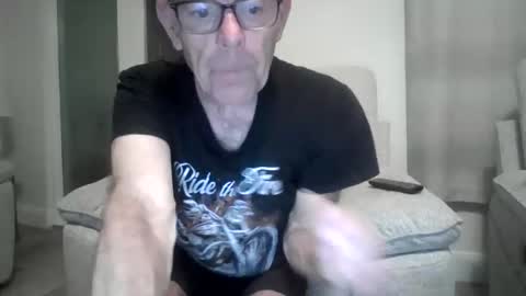 Snapshot of inthemood63 chatting on May 29, 9:57 pm inthemood63 online show from May 29, 9:57 pm