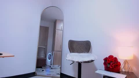 Snapshot of intime_zone chatting on November 30, 9:08 pm Pantyhose Queen online show from November 30, 9:08 pm