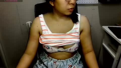 Snapshot of introvertshytype_2011 chatting on January 12, 6:06 am Introvertshytype 2011 online show from January 12, 6:06 am